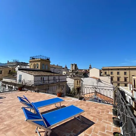 Sunny Loft With Terrace And Jacuzzi In The Centre Apartment