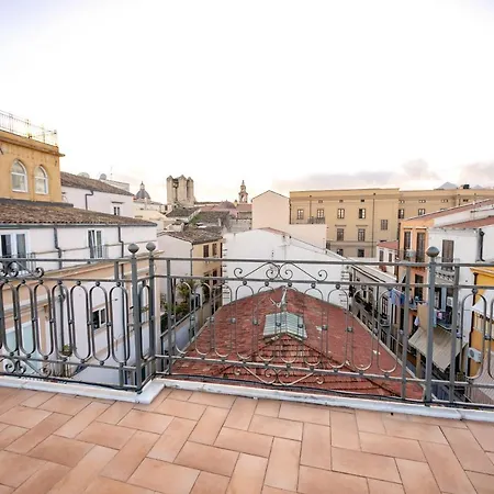 Apartment Sunny Loft With Terrace And Jacuzzi In The Centre