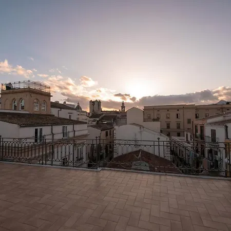 Sunny Loft With Terrace And Jacuzzi In The Centre